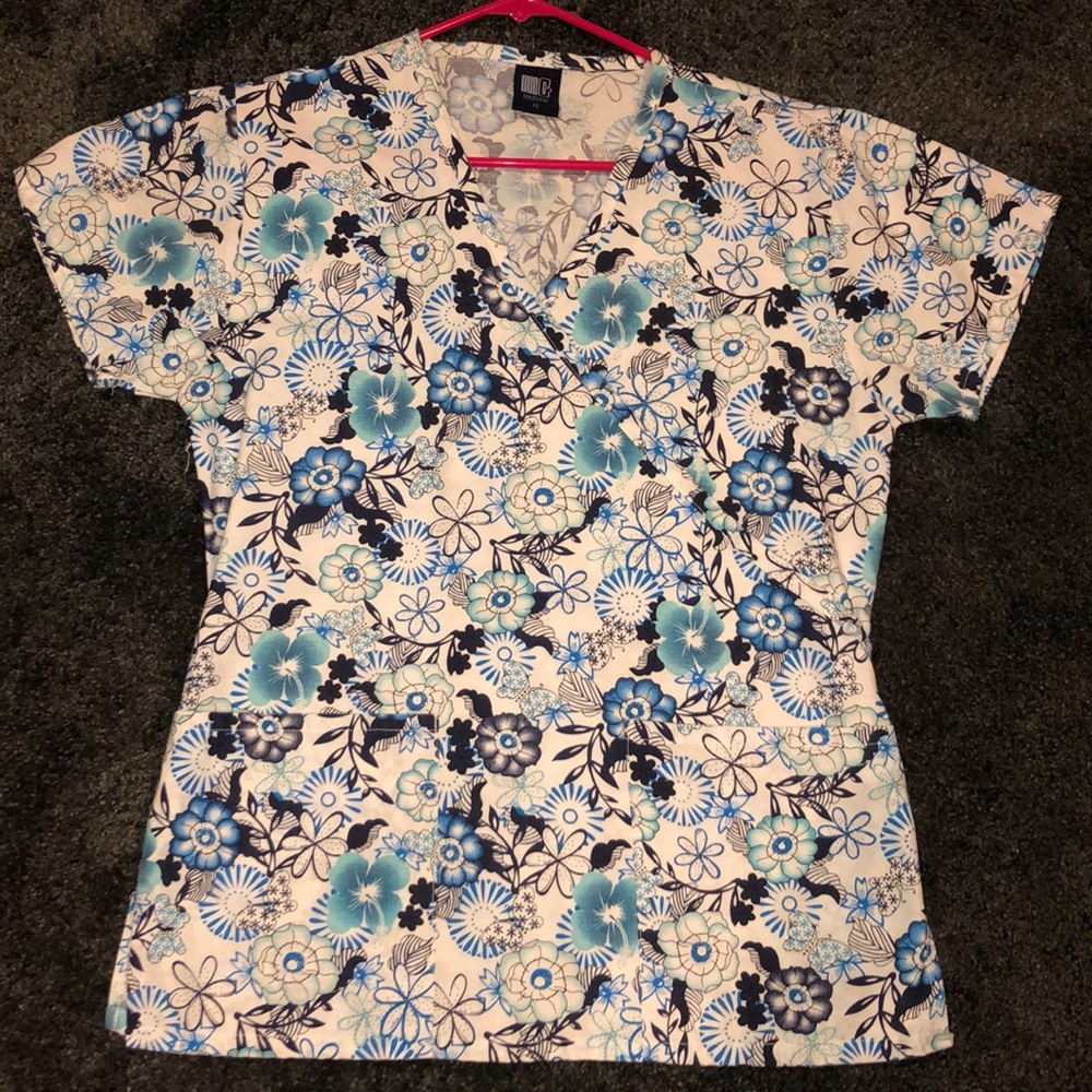 Scrub top, size XS.